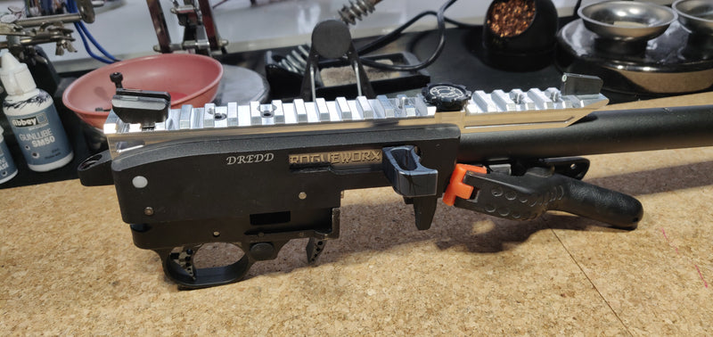 Guillotina Rail CNC de una sola pieza extendida